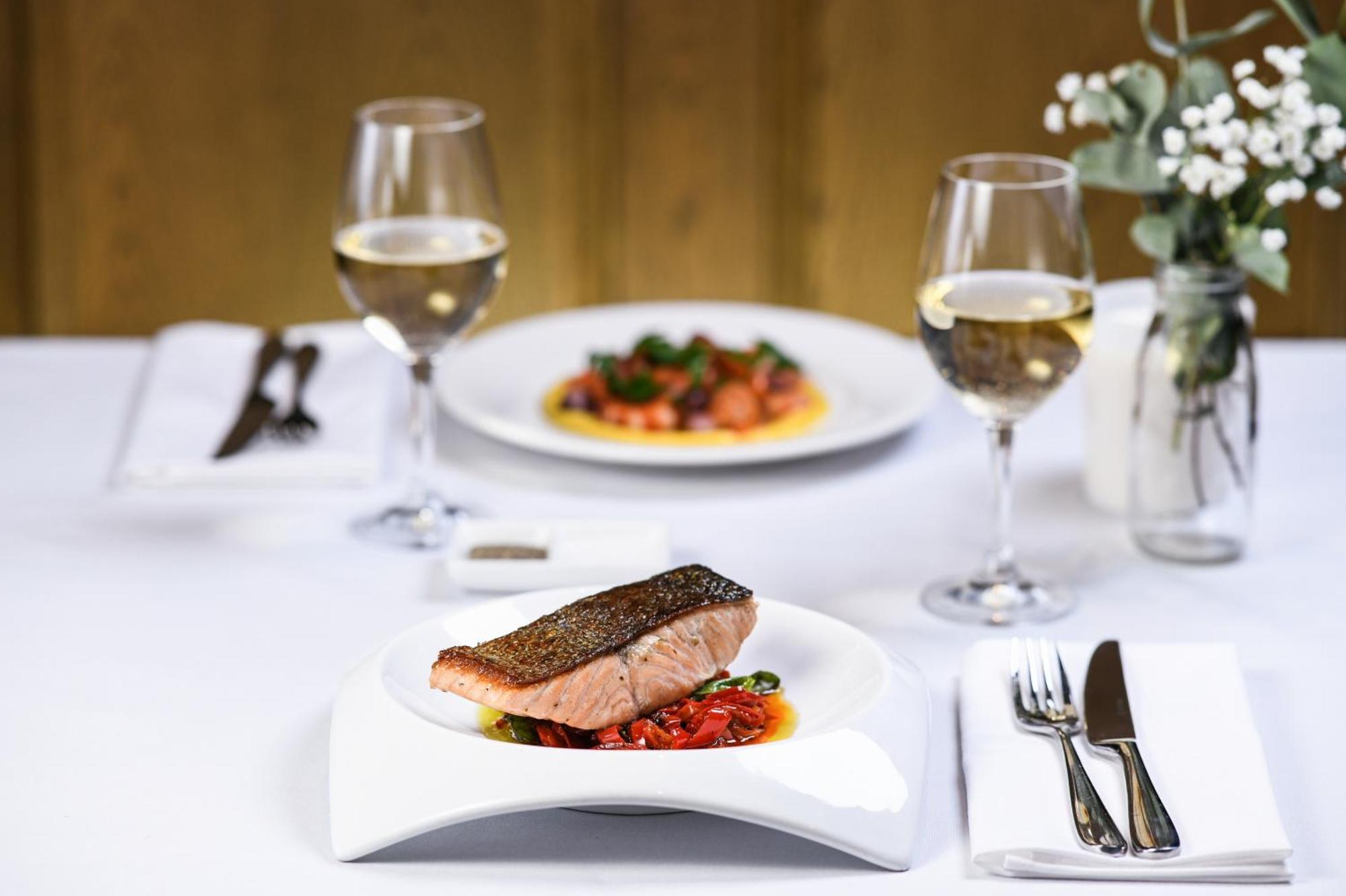 Powerhouse Hotel Tamworth By Rydges Eksteriør billede A place setting