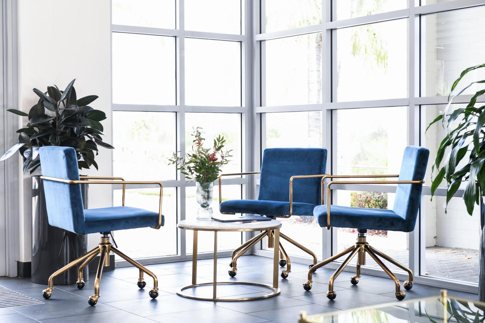 Powerhouse Hotel Tamworth By Rydges Eksteriør billede Office chairs