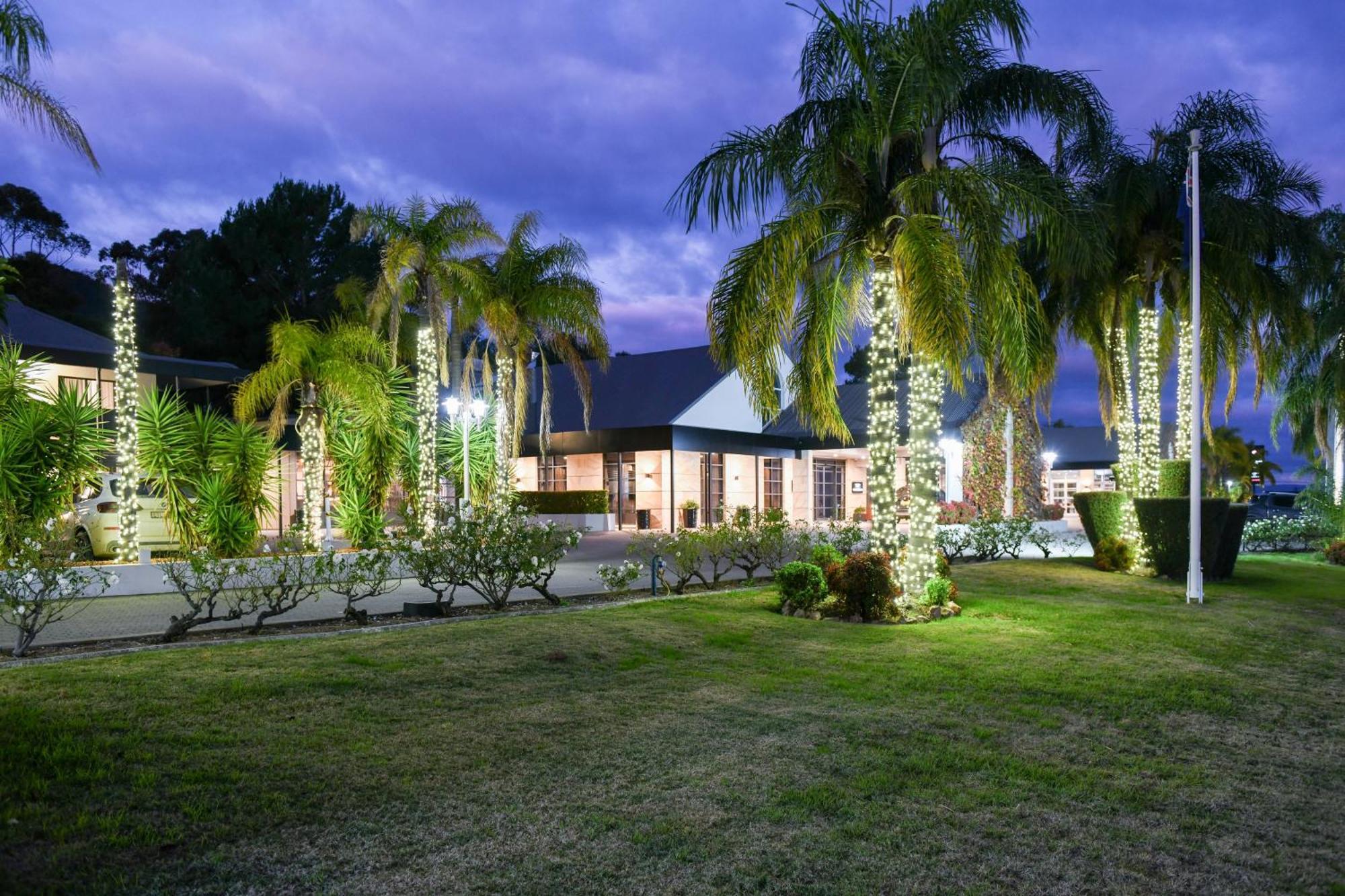 Powerhouse Hotel Tamworth By Rydges Eksteriør billede The clubhouse at the Royal Pines Resort
