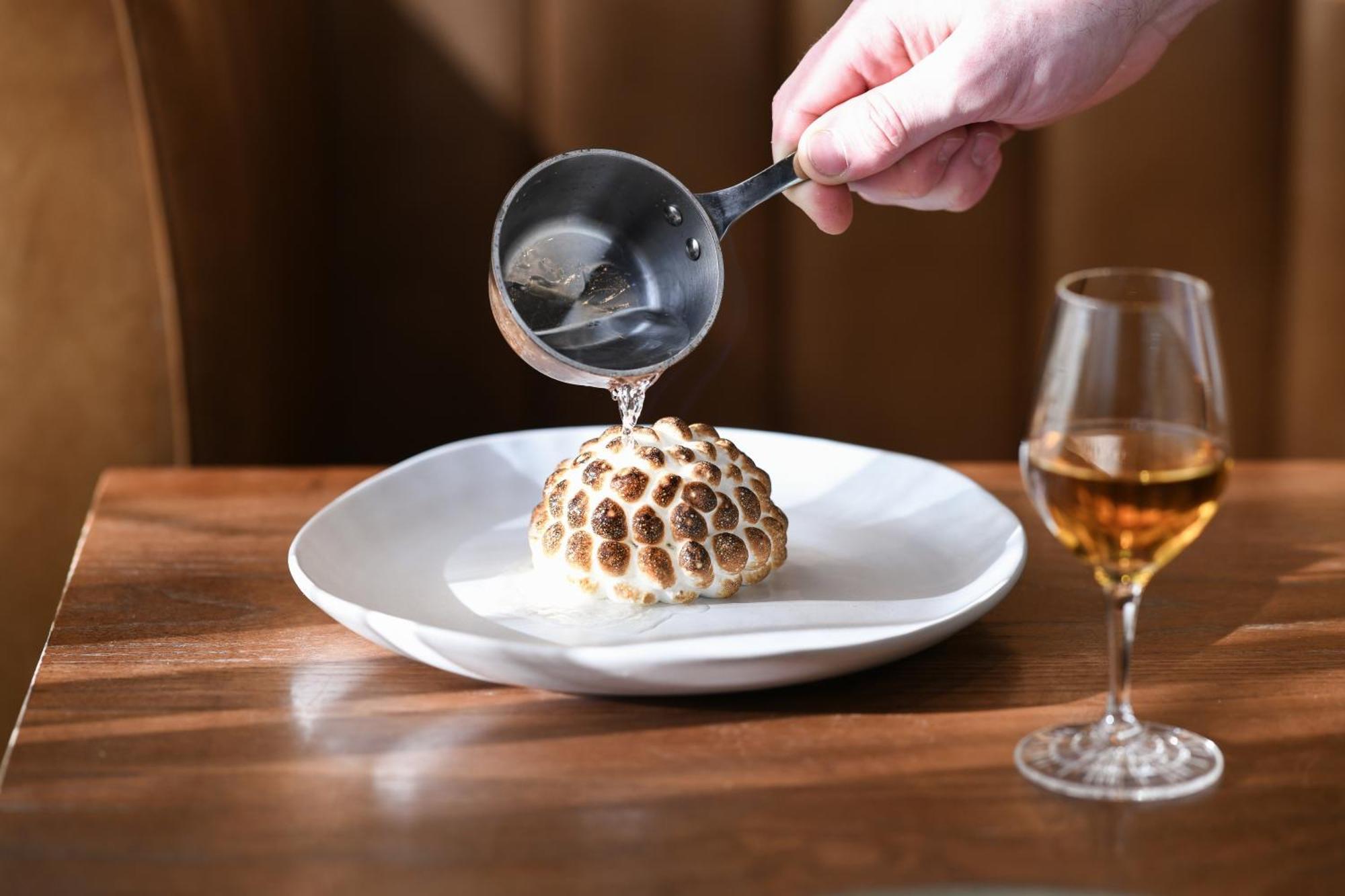 Powerhouse Hotel Tamworth By Rydges Eksteriør billede A quenelle being poured with Nantua sauce